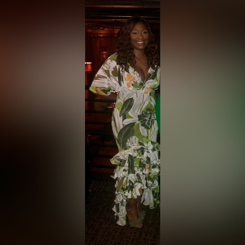 Excellent Condition!! Fashion Nova Ruffle Tropical Print Dress! Size Large
